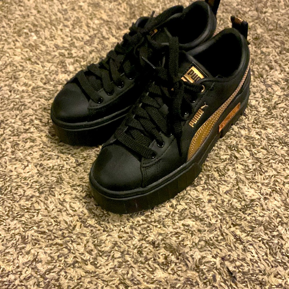 Shoes pink and black puma